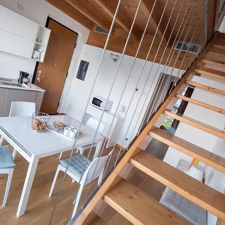 Beautiful Poolside And Stunning View Gardenia