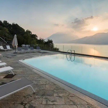 Beautiful Poolside And Stunning View Gardenia Holiday home *